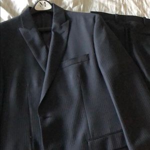 Calvin Klein two-piece suit. Wool and cashmere.